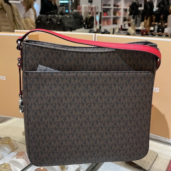 MICHAEL KORS 
Jet Set Travel Large Logo Messenger Bag
COLOR BRIGHT RED
NWT - Picture 5 of 16